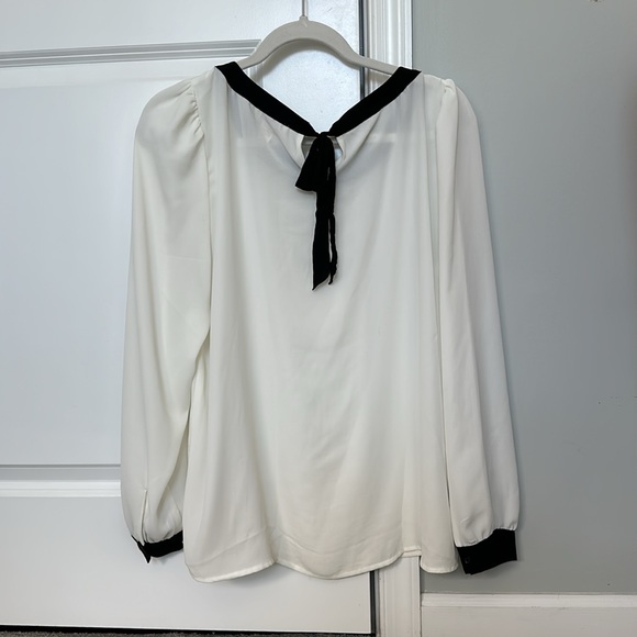 Beautiful sheer top. - Picture 3 of 4